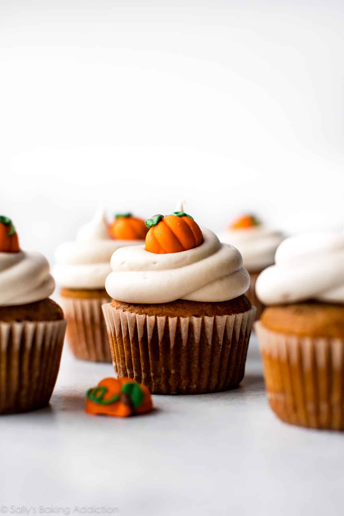 Easy Pumpkin Cupcakes: A Step-by-Step Guide to Fluffy Frosting